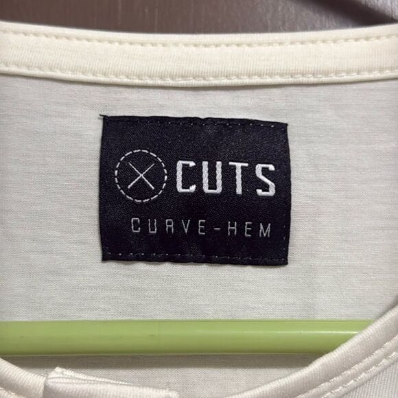 Cuts Clothing Men's Short  Sleeve Curve Hem Crew NeckSignature Fit Tee - XL - Picture 4 of 6